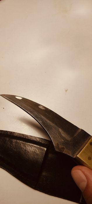 Cutit cu teaca din piele