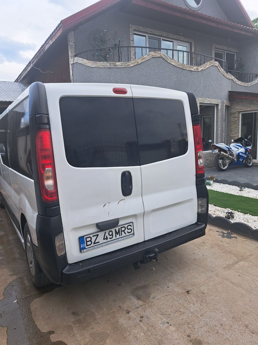 Renault trafic 6 locuri + marfa modelu lung