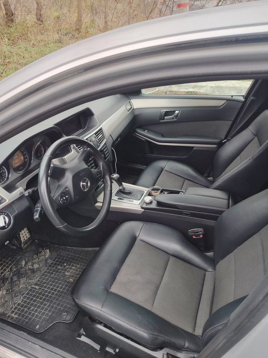 Mercedes E220 170cp usor avariat!