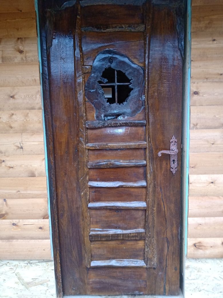 Уникална ръчно изработена врата