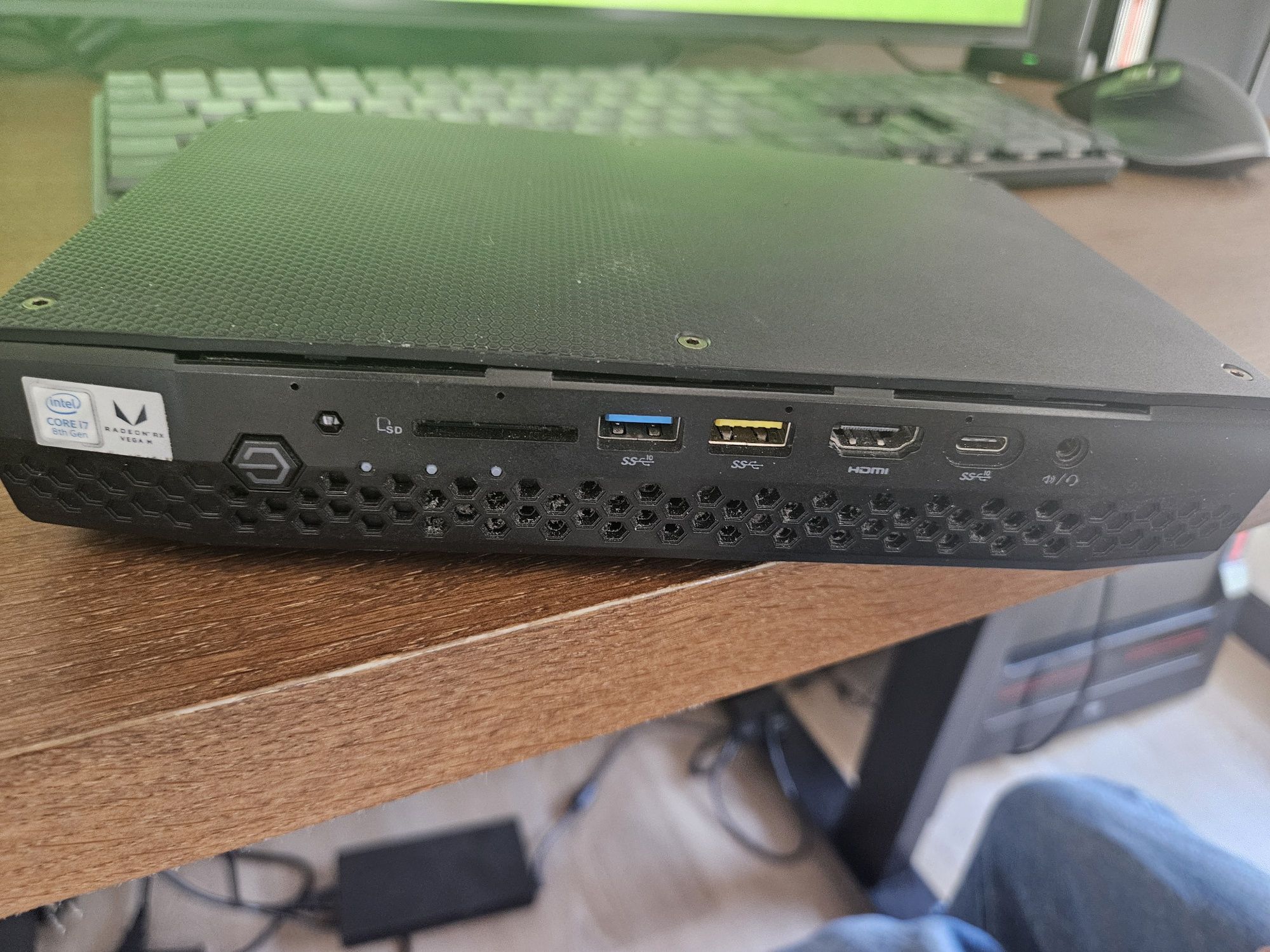 Мини компютър Intel Nuc Hades