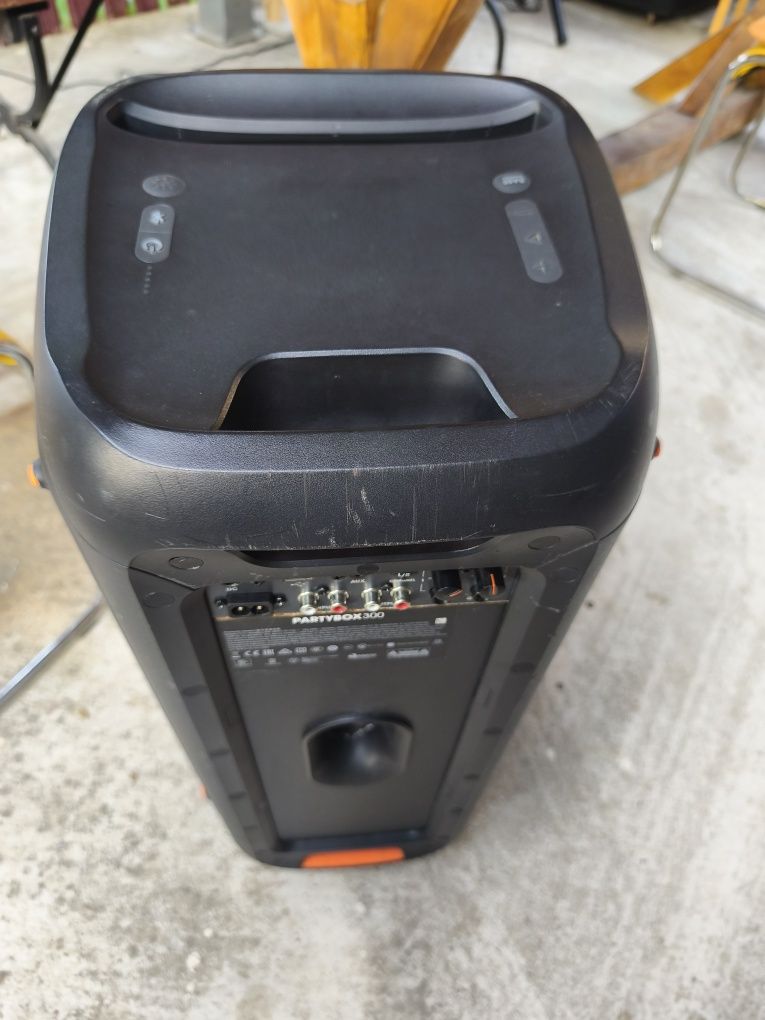 Vînd boxa jbl 310.