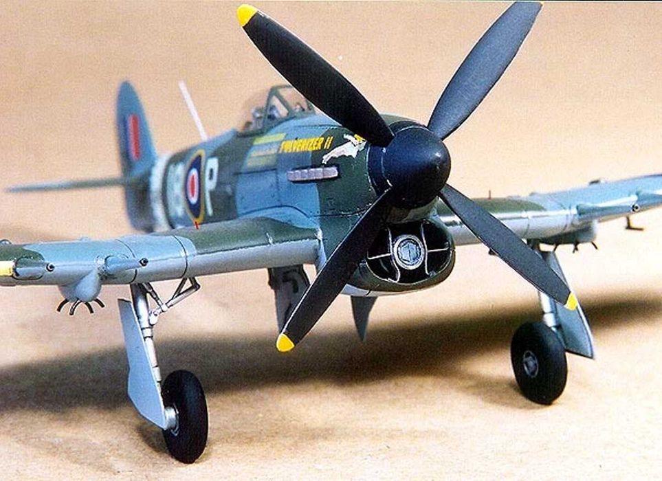 конструктор сборная модель самолета Hawker Typhoon 1/72 NOVO Англия!