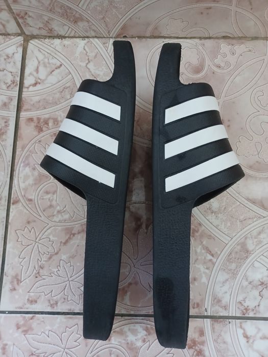 Vând șlapi Adidas