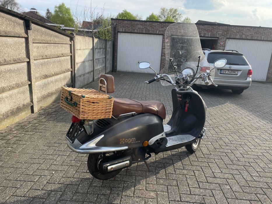 Vând scuter 50cc 4t