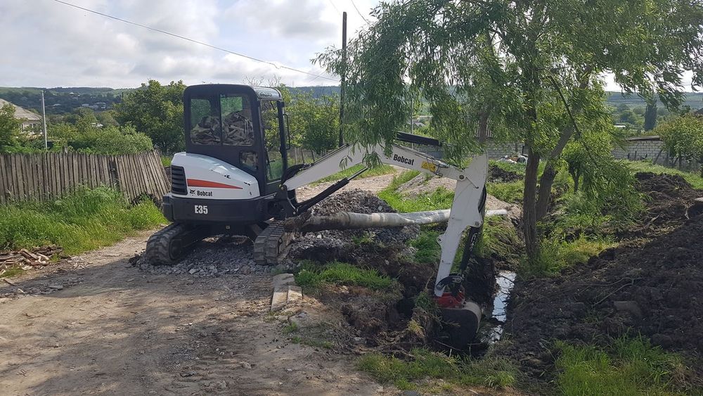 Închiriez buldoexcavator miniexcavator escavator excavator bobcat pico