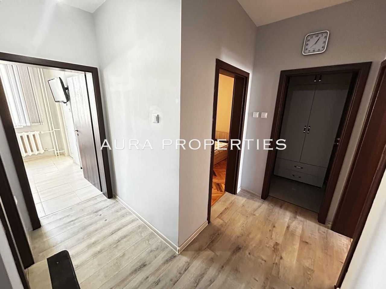 Дава се под наем Двустаен апартамент в Разград, Център - 75 кв.м за 255 € - Снимка #5