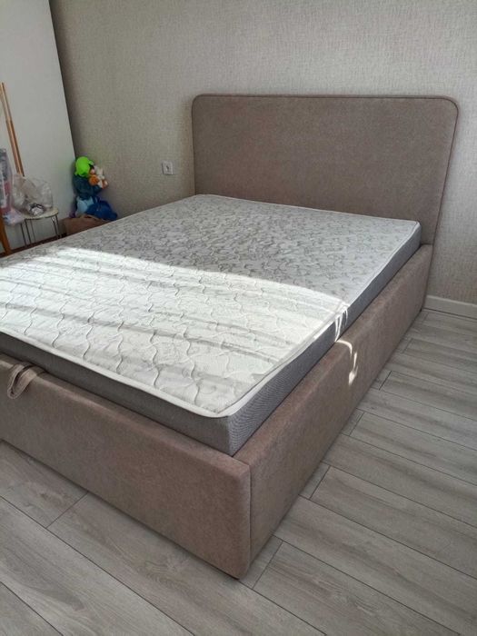 Кровать двуспальная