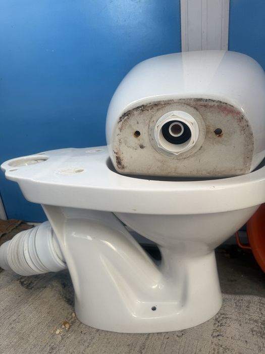 Продам унитаз в хорошим состоянии