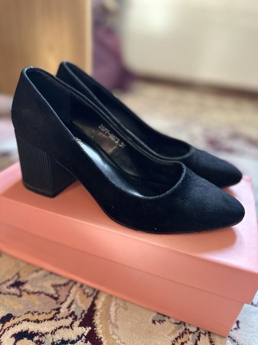 Әр түрлі бағада аяқ киімдер сатылады. Нақты алатн болсаңыз хабарласыңы