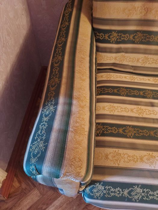 Продается раскладной диван книжка  и 1 кресло, б/у