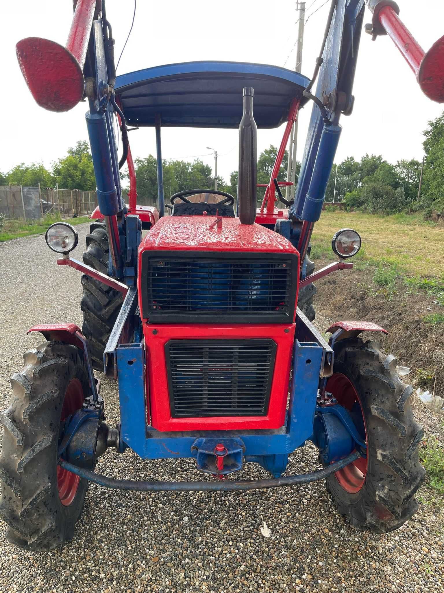 Tractor UTB 550 DT 4x4