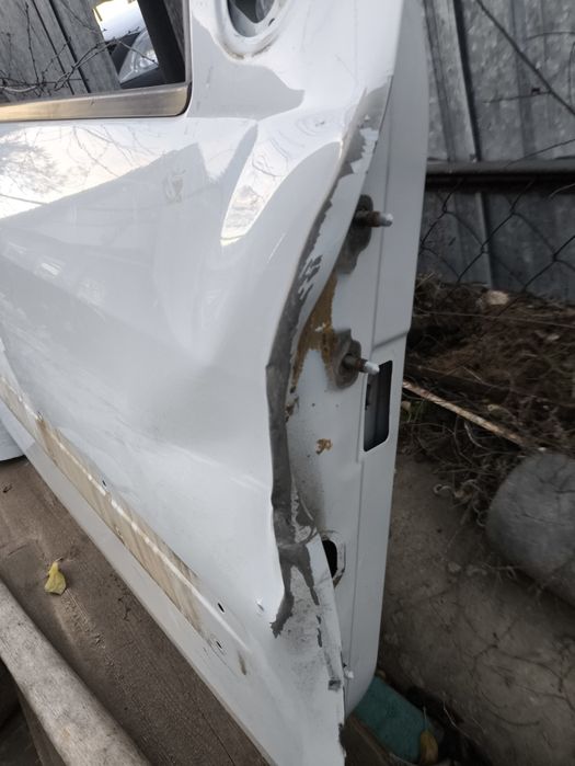 Бампер на весту и дверь на ларгус