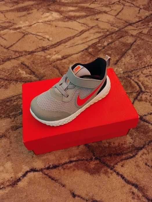 Чисто нови Детски маратонки Nike 23.5 номер