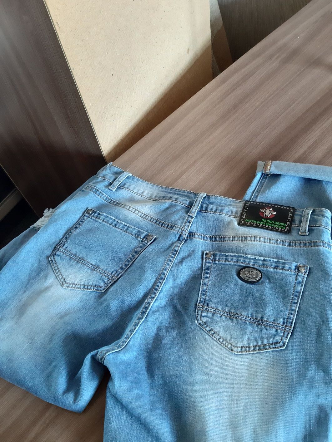 Продаются джинсы женские