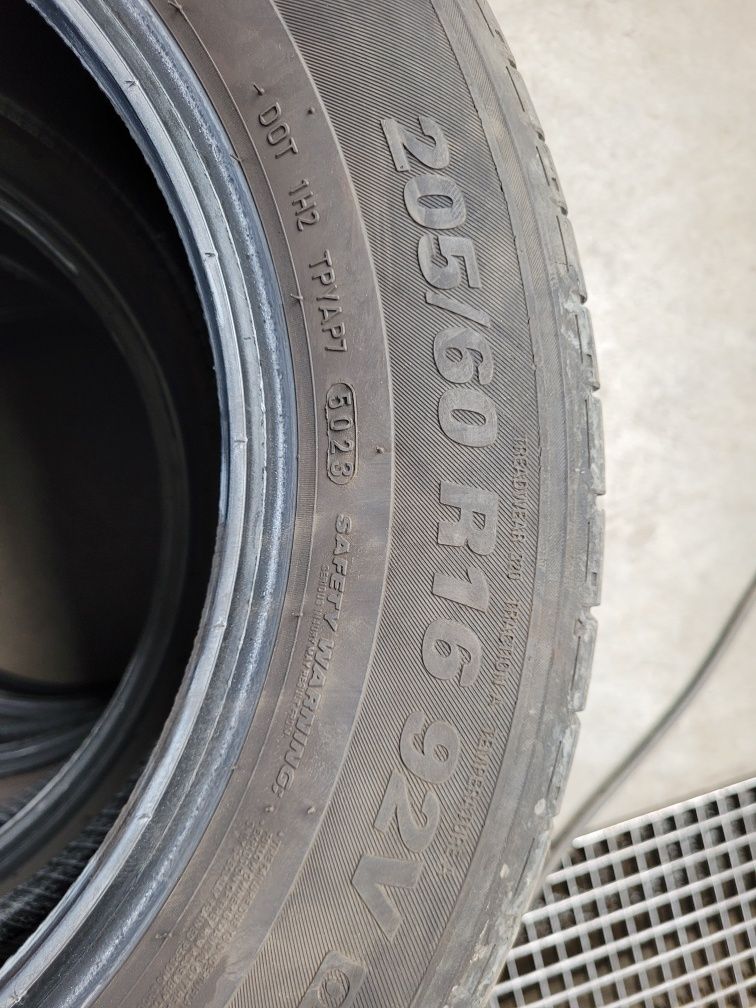 Vând set 4 anvelope vară Kumho 205/60 R16