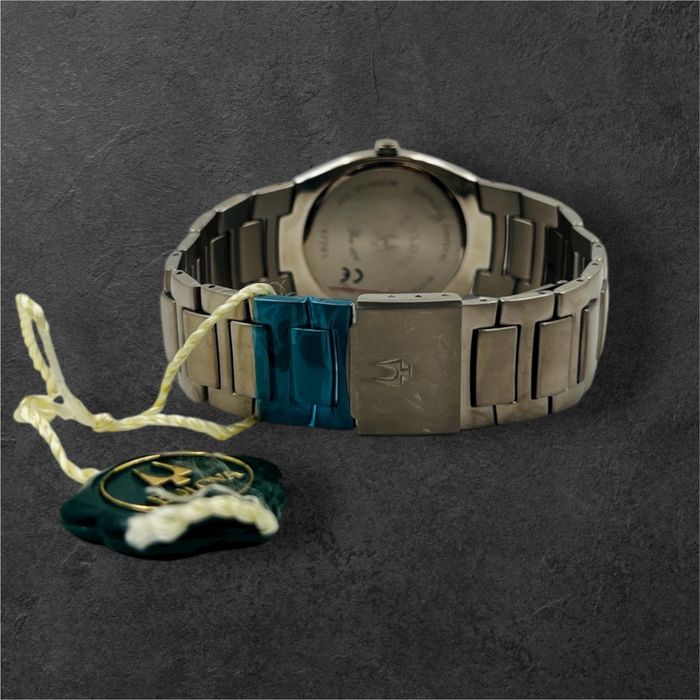 Bulova Titanium мъжки часовник нов с лепенките