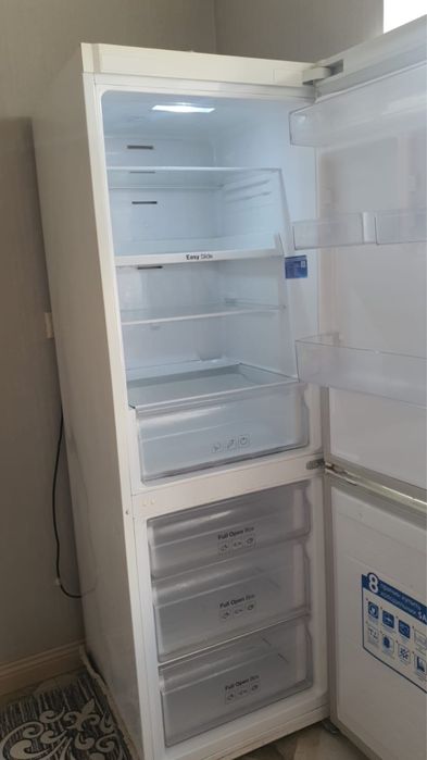 Холодильник самсунг продается.