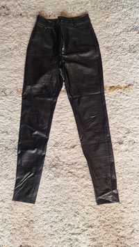 Pantaloni de piele Stradivarius