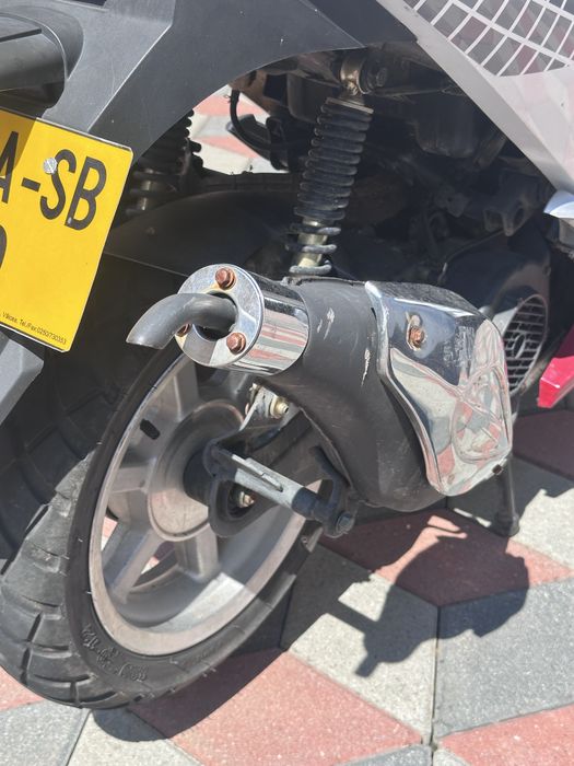 Motocicleta Yiben