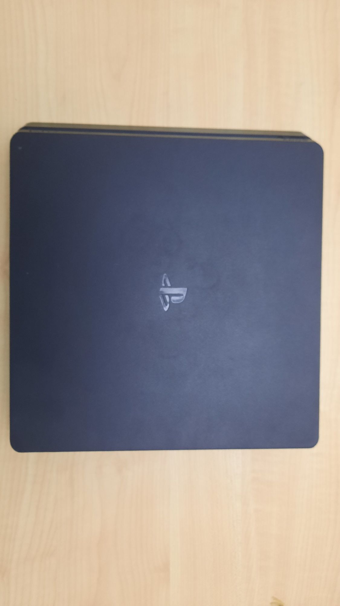 Продаю PlayStation 4 SLIM