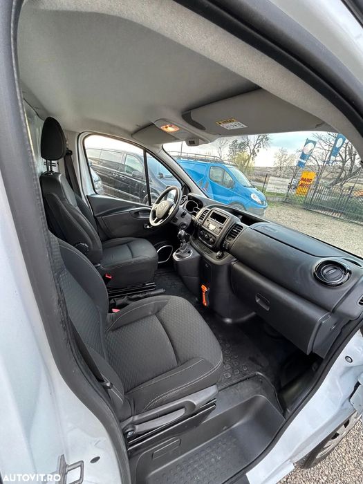 Opel vivaro se vinde