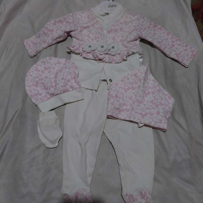 Отдам костюм на выписку