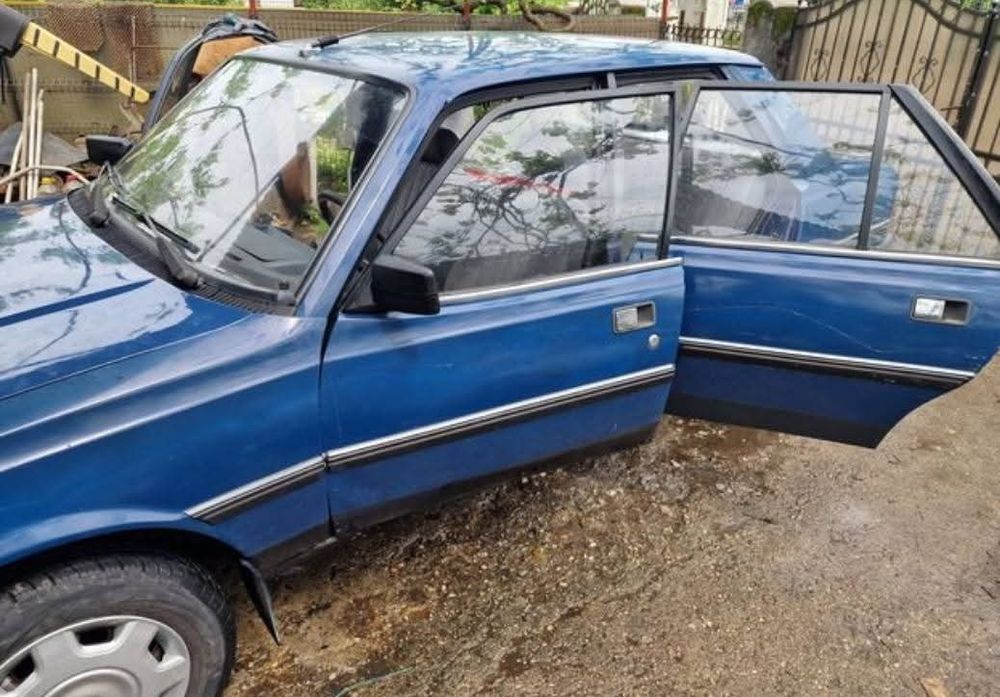 Peugeot 305  1987 retro vintage