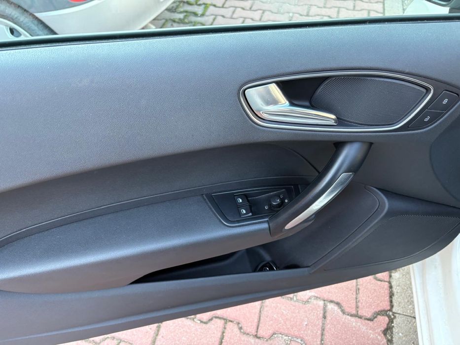 Audi A1 1,6 TDI 105 cp An 2011 panoramic