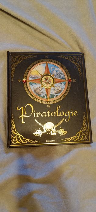 Piratologie, carte de colectie editura Egmont