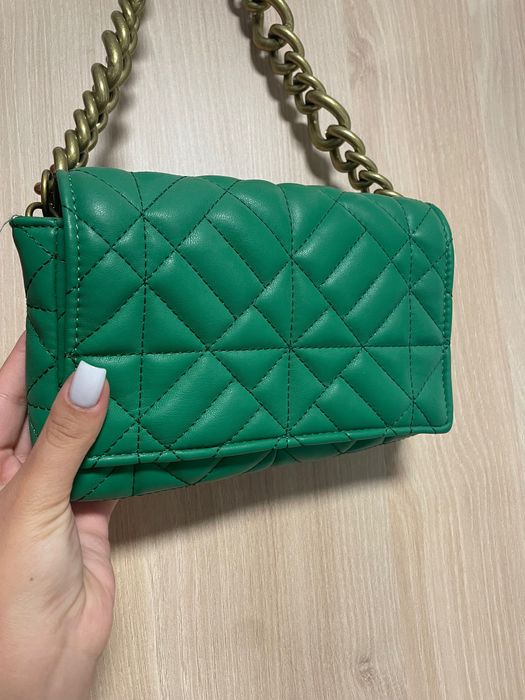 Дамски чанти в различни цветове