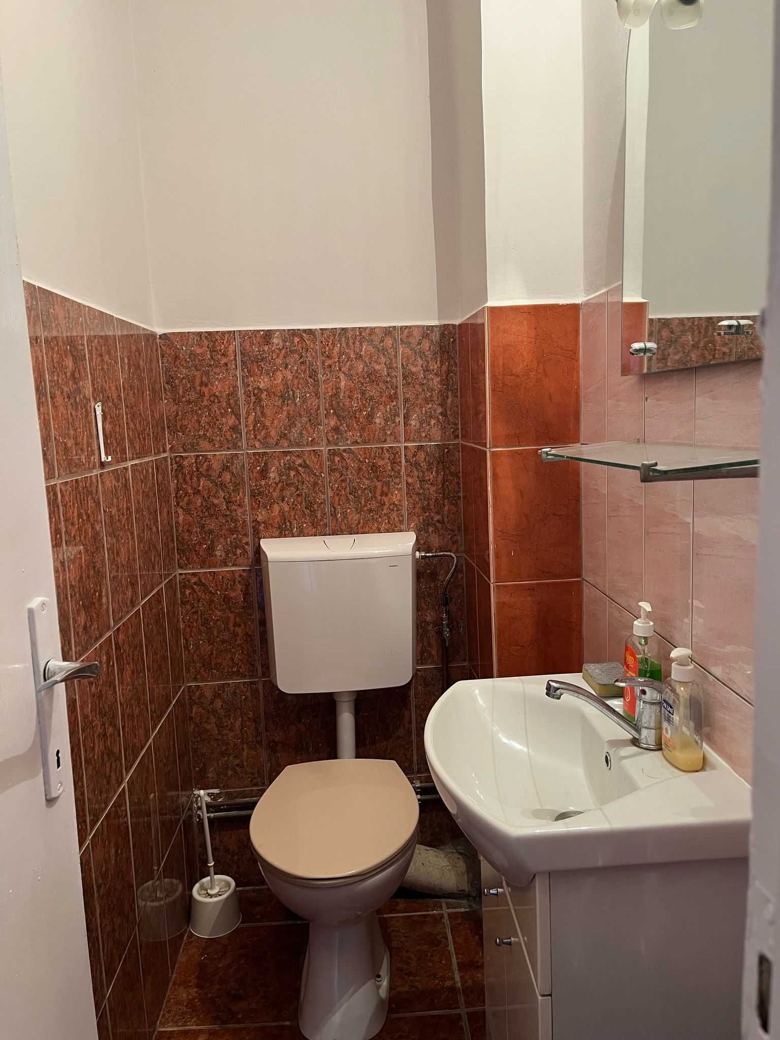 Proprietar inchiriez apartament cu 3 camere