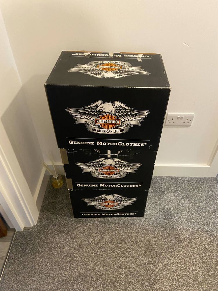 Каска Harley-Davidson , Ръкавици , Шалче/Кърпа за глава.