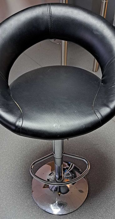 Set mobilier: birou + dulap + scaun bar – stare perfectă