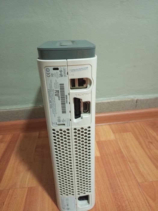 Vând consolă Xbox 360