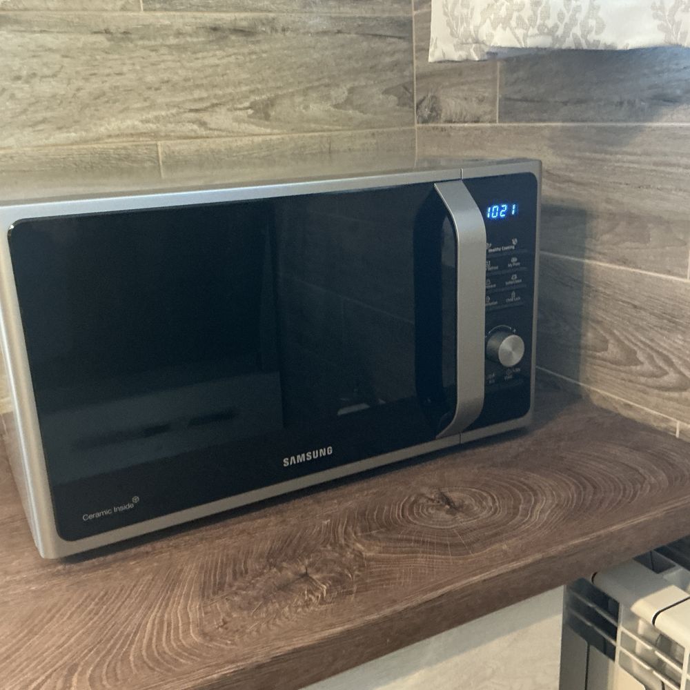 Samsung MS28F303 микровълнова фурна с керамично покритие, в гаранция