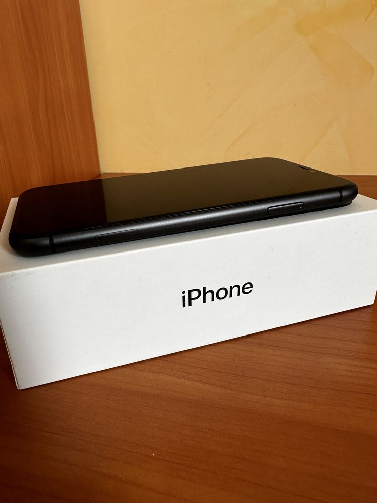 Apple iPhone 11, 64 GB, черен