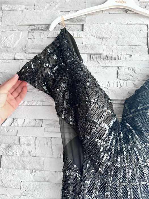 Официална черна рокля