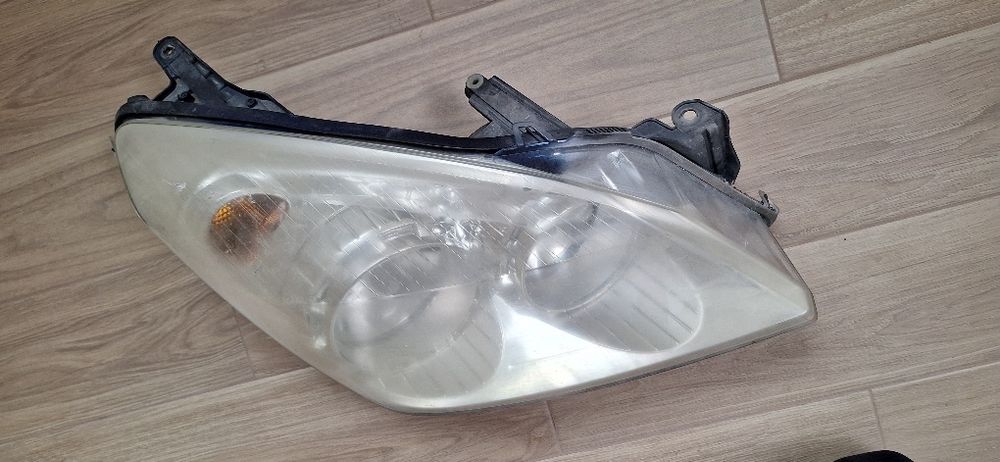 Фар десен Опел Астра Н