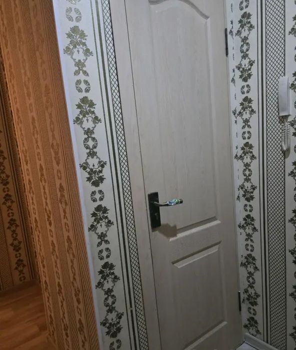 Сдам квартир Мкр Север. 1 комн сто тысячи.  4этаж.