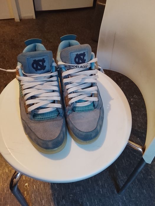 De vânzare , adidași