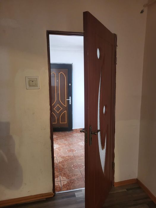 Închiriez apartament