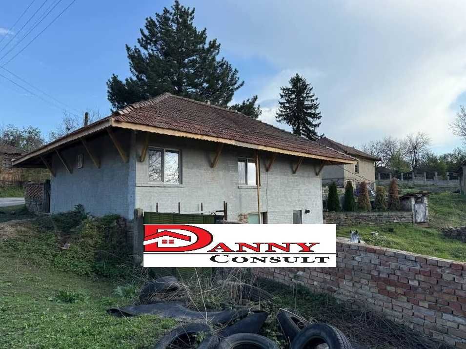 Реновирана къща за продажба в с. Балканци - общ. Стражица
