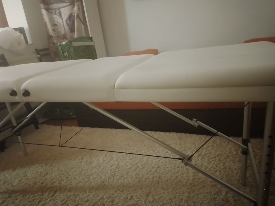 Masa de masaj reglabila , alba , la 550 lei