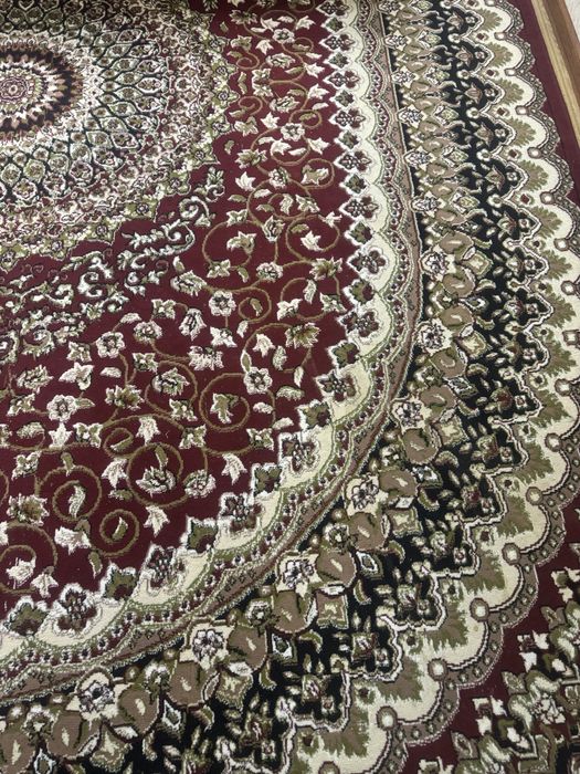 Ковры импортные несколько штук.