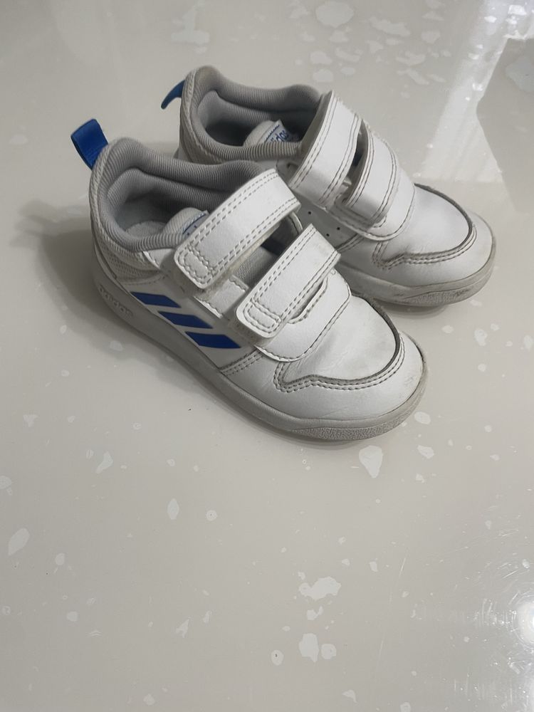 Маратонки adidas