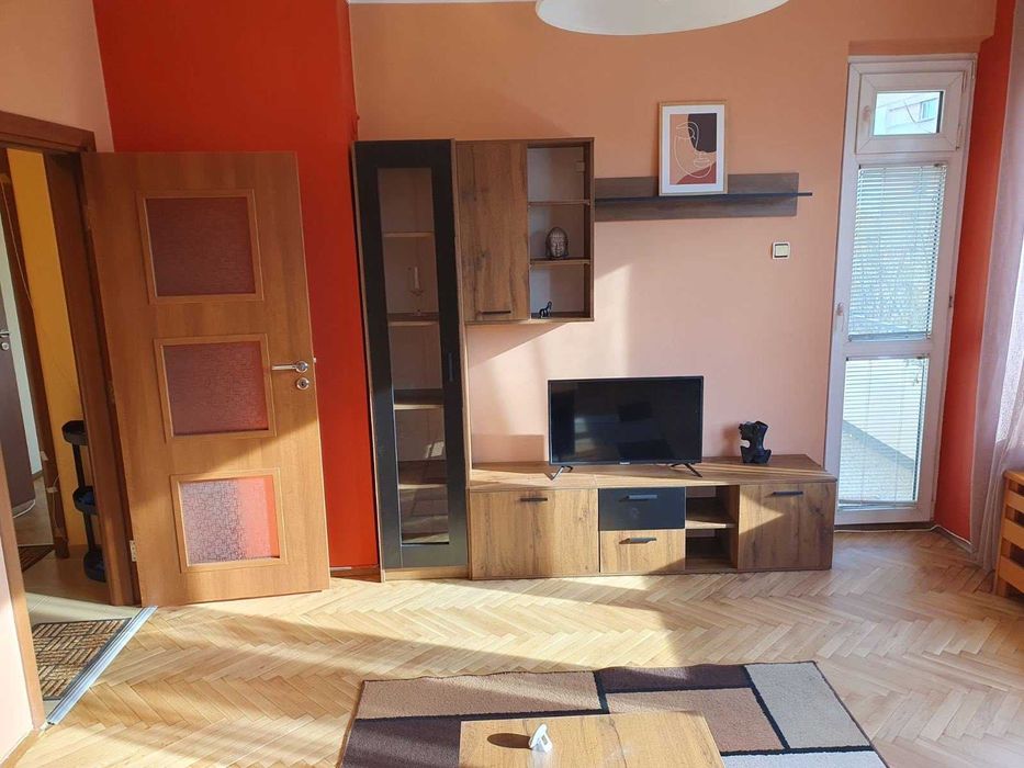 Дава се под наем Двустаен апартамент в София, Иван Вазов - 80 кв.м за 700 € - Снимка #2