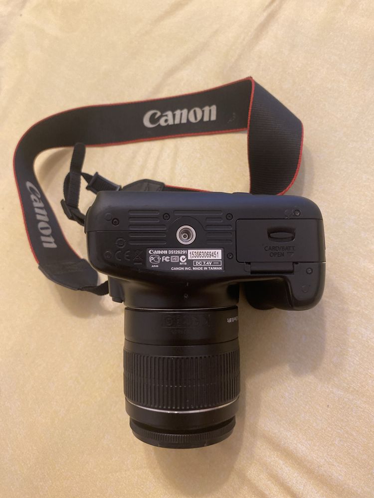 Canon EOS 1100D + Obiectiv 18-55mm