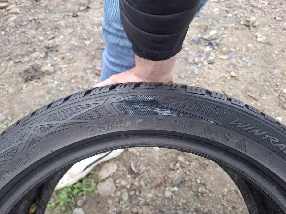 Vand 1 anvelopa 215 45 17 vredestine de iarna bun dot 2020