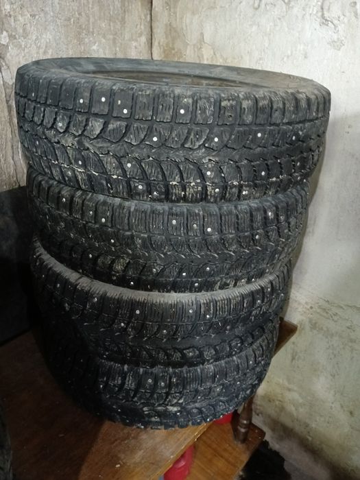 Комплект зимних шин 175/70/13